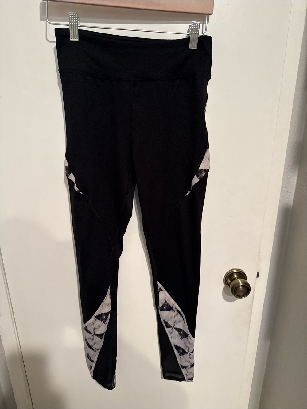 Women's Black High-Waist Active Leggings with Marble Accent